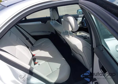 2013 Mercedes-Benz C 250 Sport из США, поврежденный, VIN WDDGF4HB5DA780769